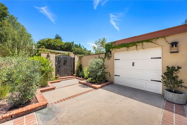 10162 La Sierra, North Tustin, CA 92705