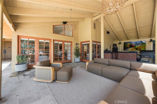 10162 La Sierra, North Tustin, CA 92705