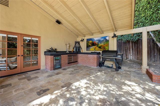 10162 La Sierra, North Tustin, CA 92705