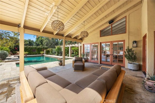 10162 La Sierra, North Tustin, CA 92705