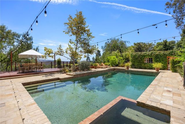 10162 La Sierra, North Tustin, CA 92705