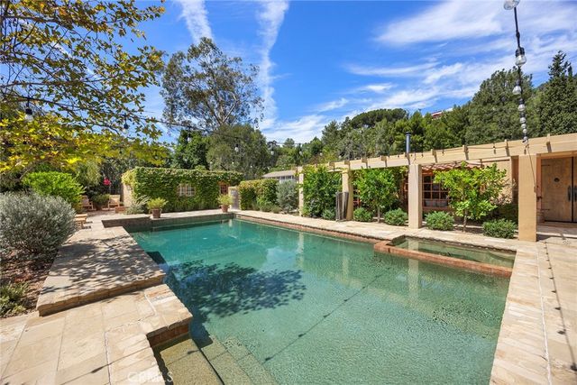 10162 La Sierra, North Tustin, CA 92705