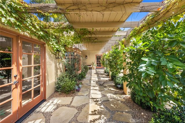 10162 La Sierra, North Tustin, CA 92705