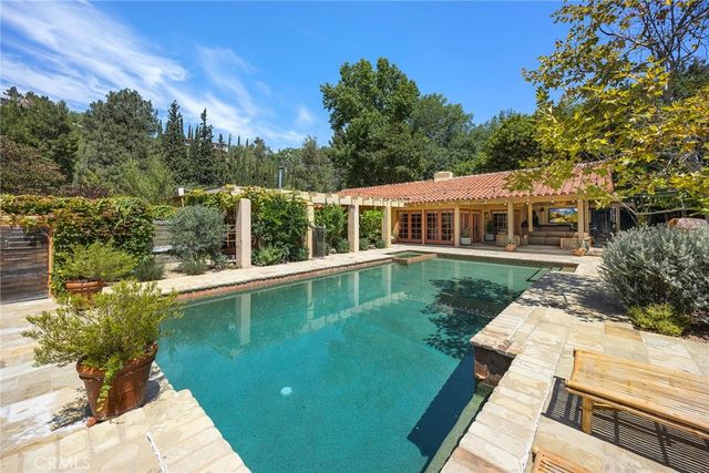 10162 La Sierra, North Tustin, CA 92705