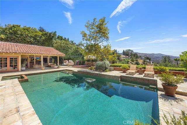 10162 La Sierra, North Tustin, CA 92705