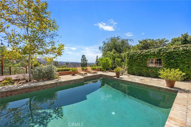 10162 La Sierra, North Tustin, CA 92705