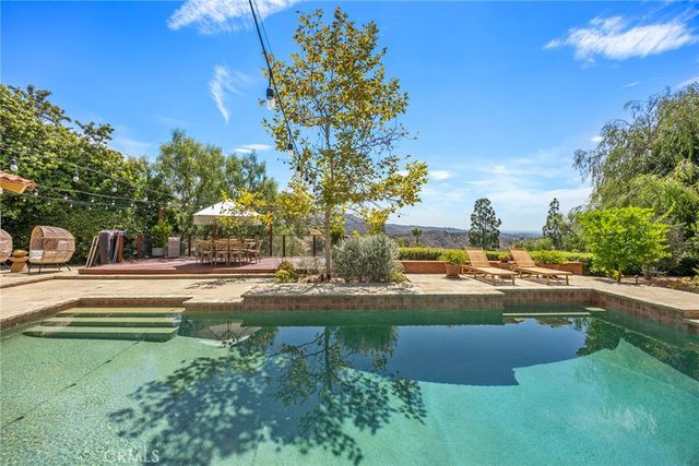 10162 La Sierra, North Tustin, CA 92705