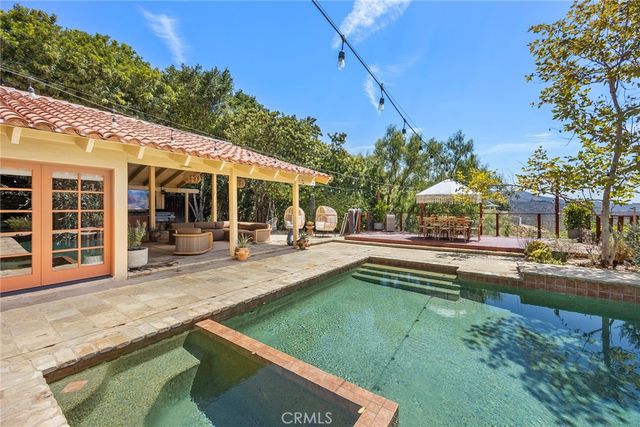 10162 La Sierra, North Tustin, CA 92705