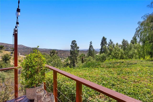 10162 La Sierra, North Tustin, CA 92705