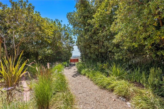 10162 La Sierra, North Tustin, CA 92705