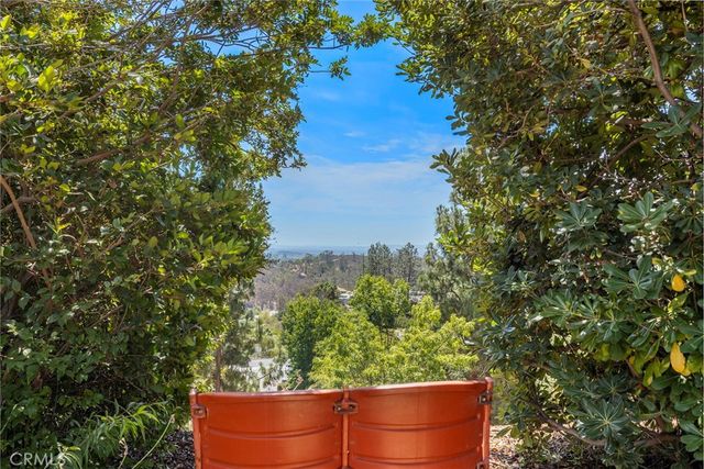 10162 La Sierra, North Tustin, CA 92705