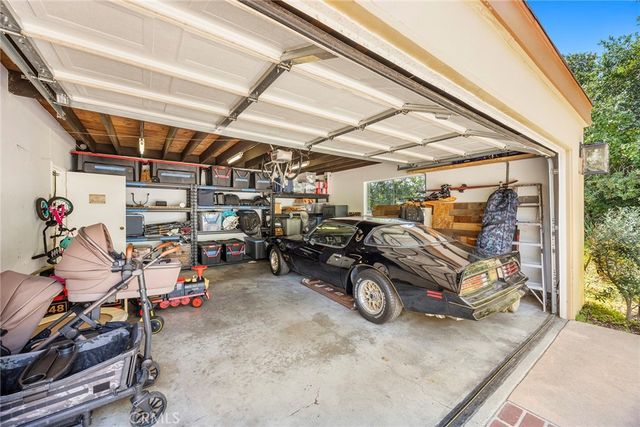 10162 La Sierra, North Tustin, CA 92705