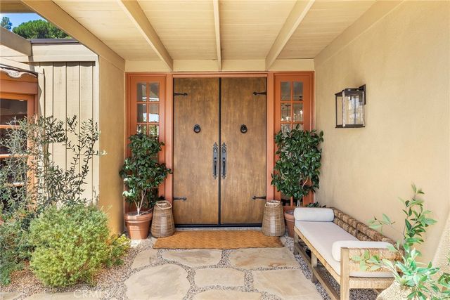 10162 La Sierra, North Tustin, CA 92705