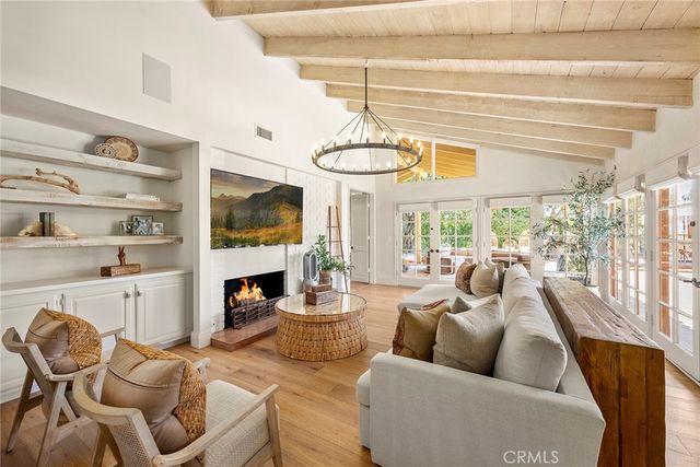 10162 La Sierra, North Tustin, CA 92705