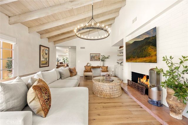 10162 La Sierra, North Tustin, CA 92705