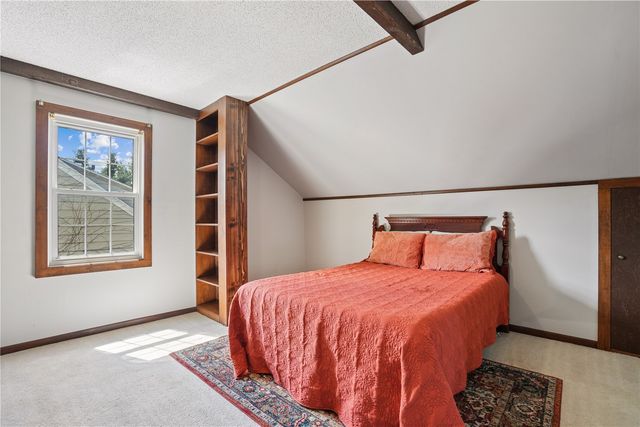 391 Memorial Drive SE, Cedar Rapids, IA 52403