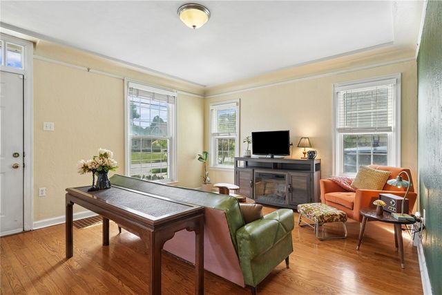 391 Memorial Drive SE, Cedar Rapids, IA 52403