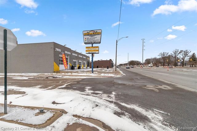 7417 W 8 Mile Road, Detroit, MI 48221