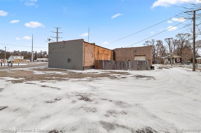 7417 W 8 Mile Road, Detroit, MI 48221