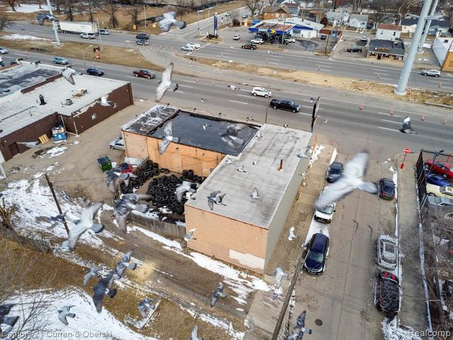 7417 W 8 Mile Road, Detroit, MI 48221