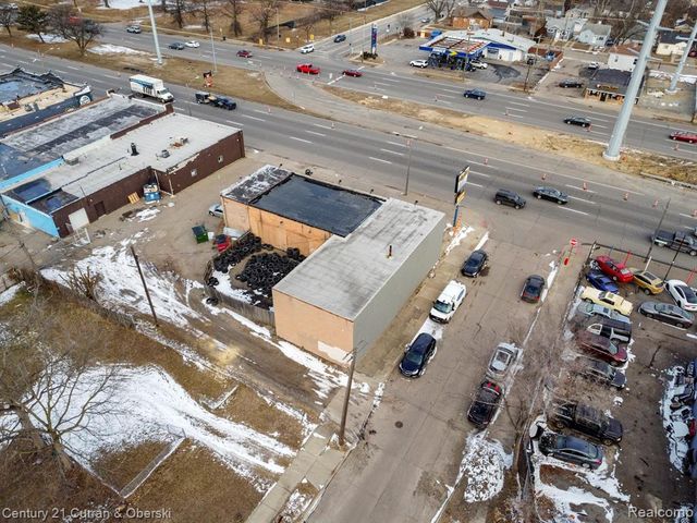 7417 W 8 Mile Road, Detroit, MI 48221