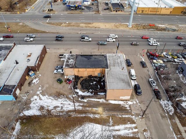 7417 W 8 Mile Road, Detroit, MI 48221