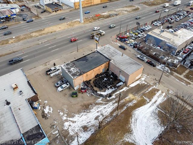 7417 W 8 Mile Road, Detroit, MI 48221