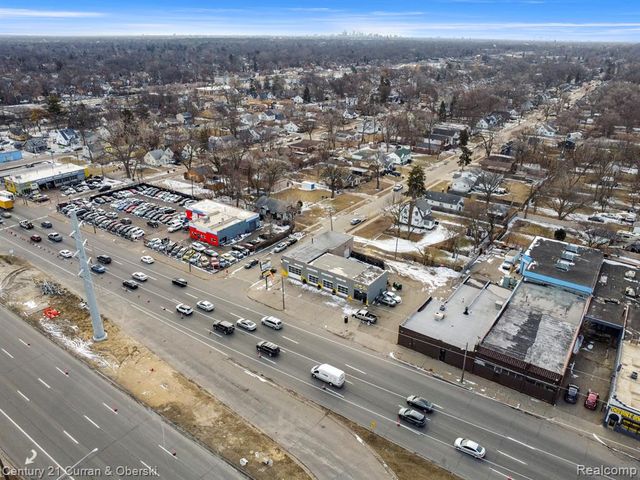 7417 W 8 Mile Road, Detroit, MI 48221