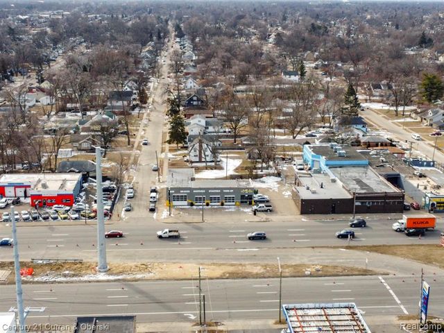 7417 W 8 Mile Road, Detroit, MI 48221