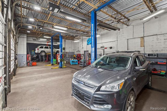 7417 W 8 Mile Road, Detroit, MI 48221