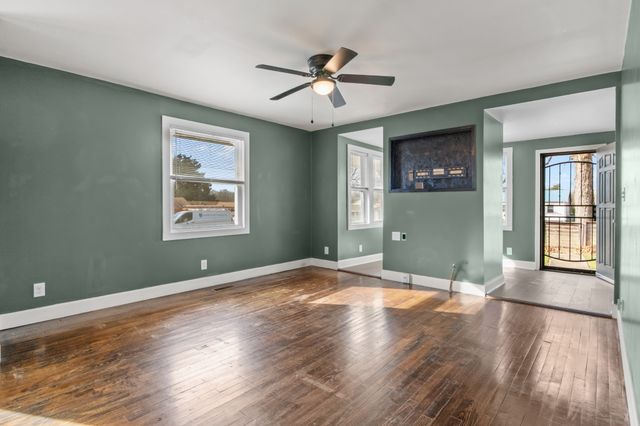 202 Parkway, W, Dickson, TN 37055