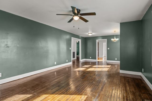 202 Parkway, W, Dickson, TN 37055