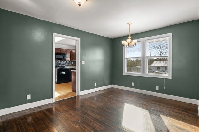 202 Parkway, W, Dickson, TN 37055