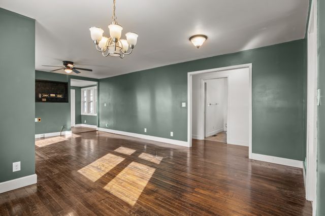 202 Parkway, W, Dickson, TN 37055