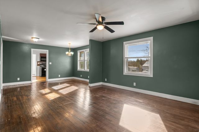 202 Parkway, W, Dickson, TN 37055