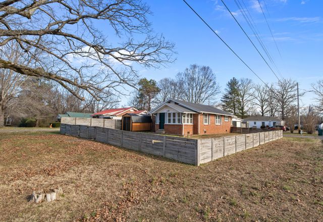 202 Parkway, W, Dickson, TN 37055