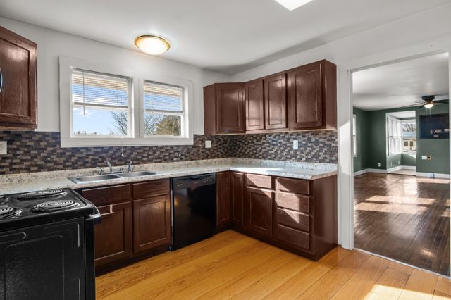 202 Parkway, W, Dickson, TN 37055