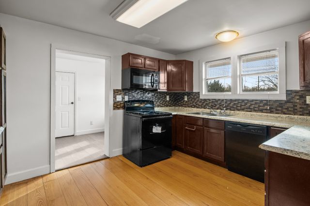 202 Parkway, W, Dickson, TN 37055