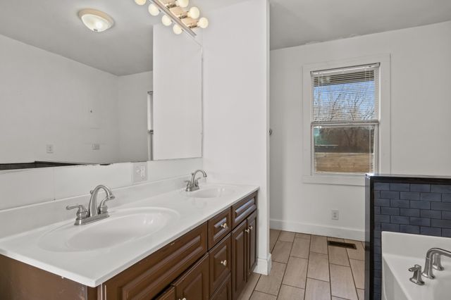 202 Parkway, W, Dickson, TN 37055