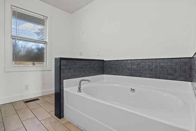 202 Parkway, W, Dickson, TN 37055