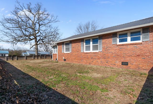 202 Parkway, W, Dickson, TN 37055