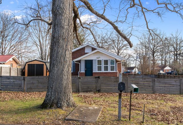 202 Parkway, W, Dickson, TN 37055