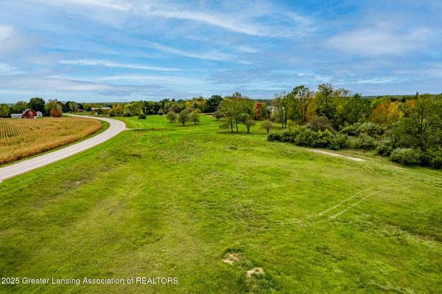 005 S Skyline Drive, Perrinton, MI 48871