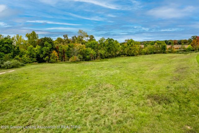 005 S Skyline Drive, Perrinton, MI 48871