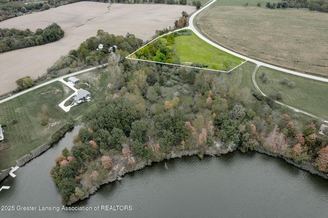 005 S Skyline Drive, Perrinton, MI 48871