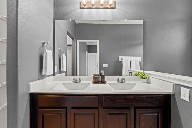 1001 Zodiac LN 11, Round Rock, TX 78665