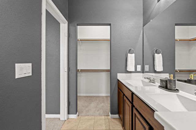 1001 Zodiac LN 11, Round Rock, TX 78665