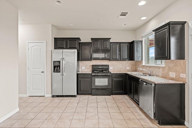 1001 Zodiac LN 11, Round Rock, TX 78665