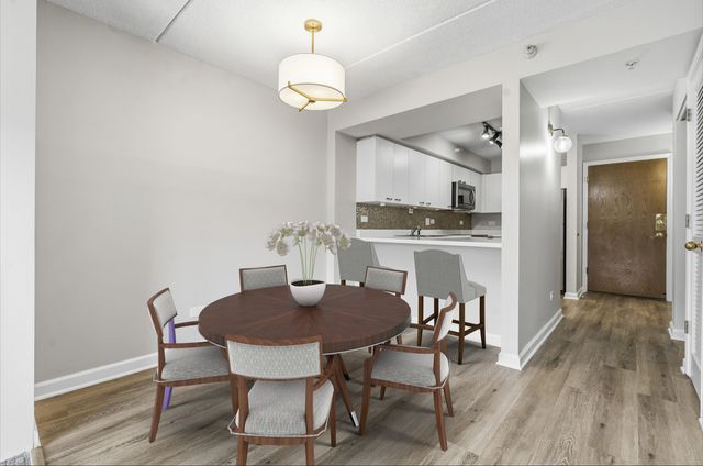 811 Chicago Avenue 405, Evanston, IL 60202