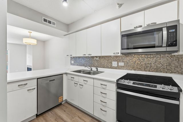 811 Chicago Avenue 405, Evanston, IL 60202